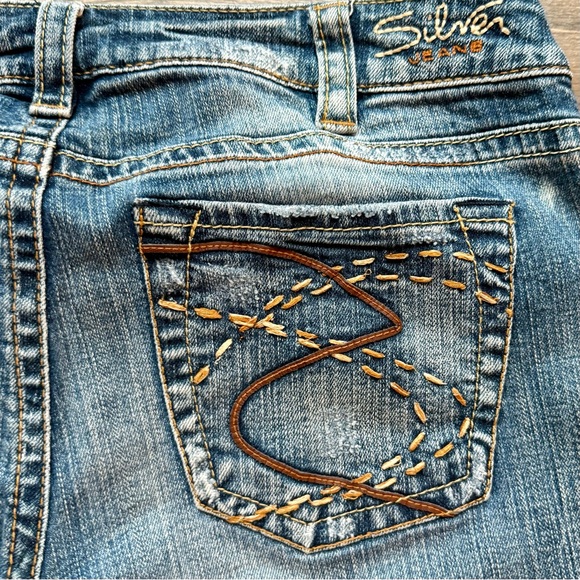 Silver Jeans Co 'Frances' Thick-Stitched Western Distressed Flare Jeans - Picture 7 of 8